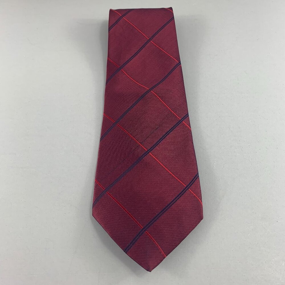 Nucci Men's Red Plaid Short Tie 4" x 52"